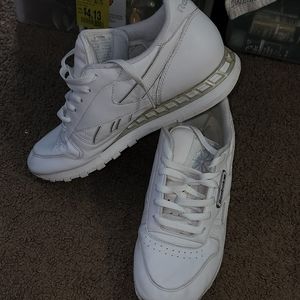 Women's reebok size 10